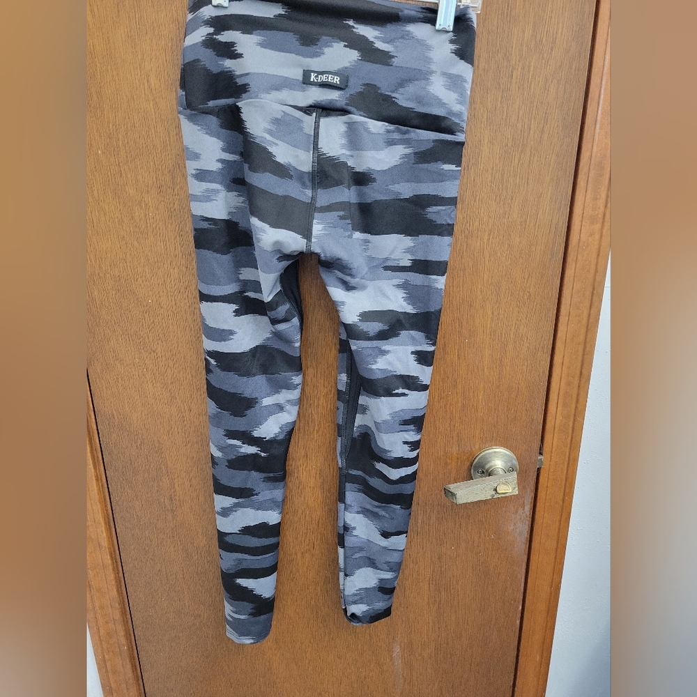 K-deer black, white, gray camo sneaker length leggings